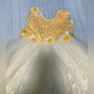Beautiful infant dress, yellow/beige  size 18/24 months.